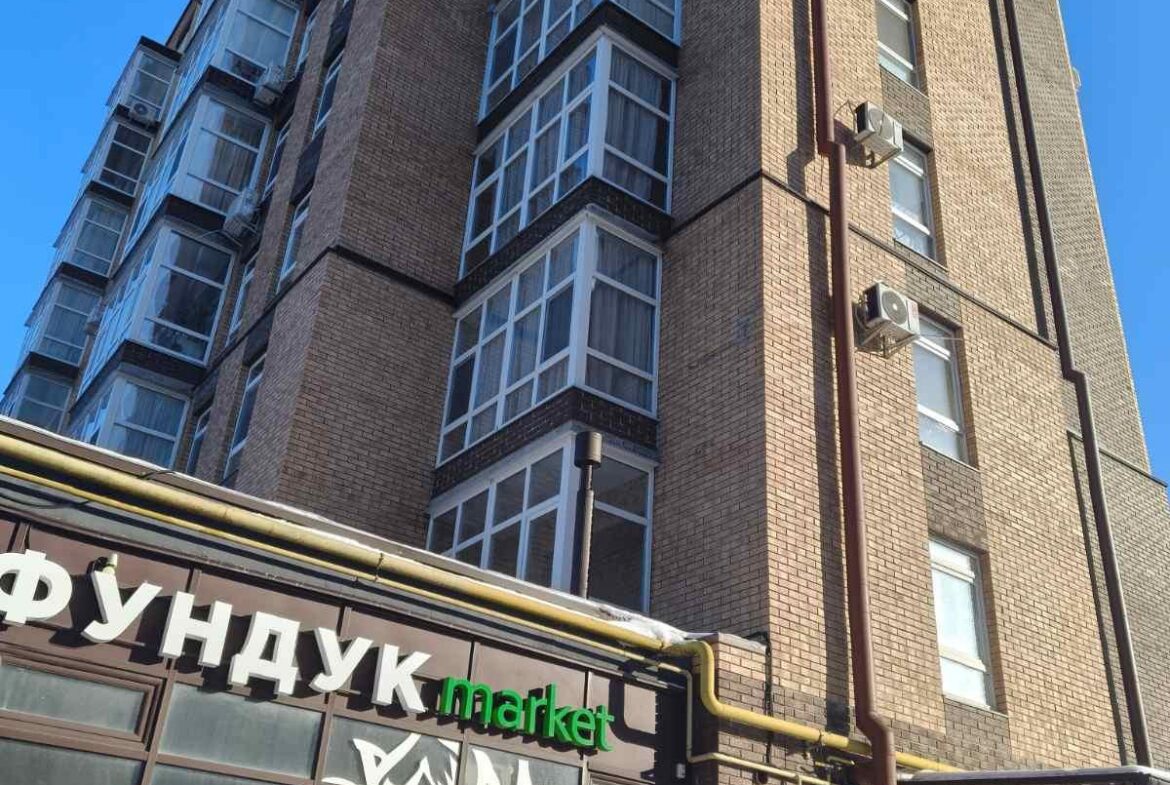 Продаж фасадного комерційного приміщення, 120 кв.м, район Малинського ринку