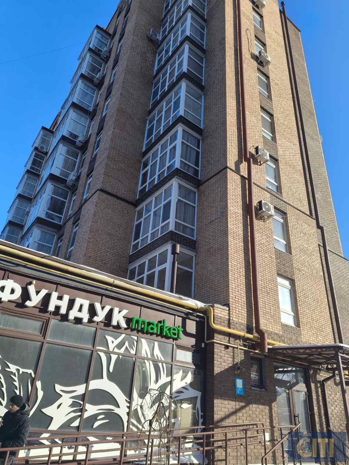 Продаж фасадного комерційного приміщення, 120 кв.м, район Малинського ринку