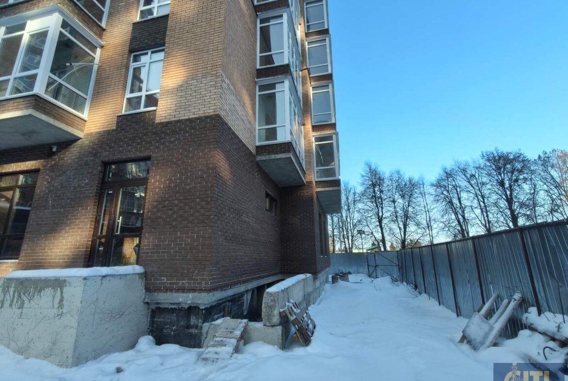 Продаж фасадного комерційного приміщення, 120 кв.м, район Малинського ринку