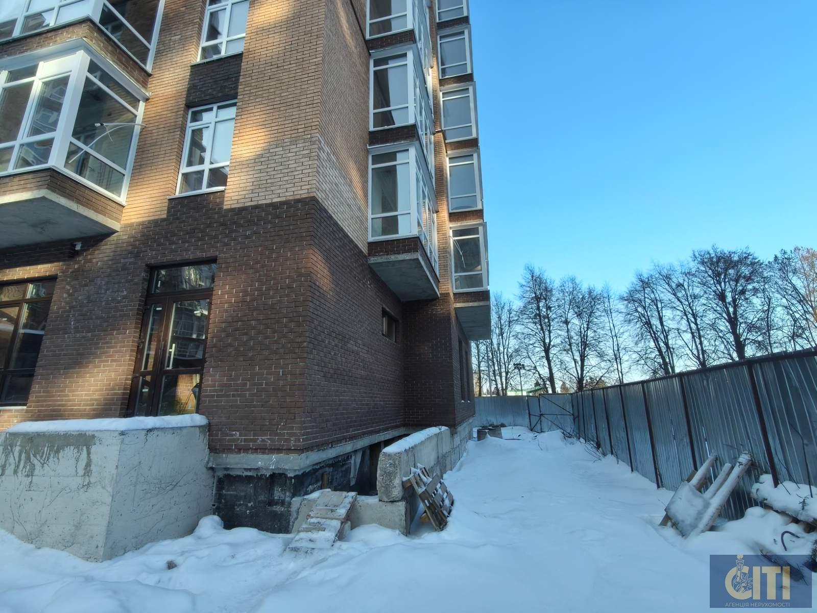 Продаж фасадного комерційного приміщення, 120 кв.м, район Малинського ринку