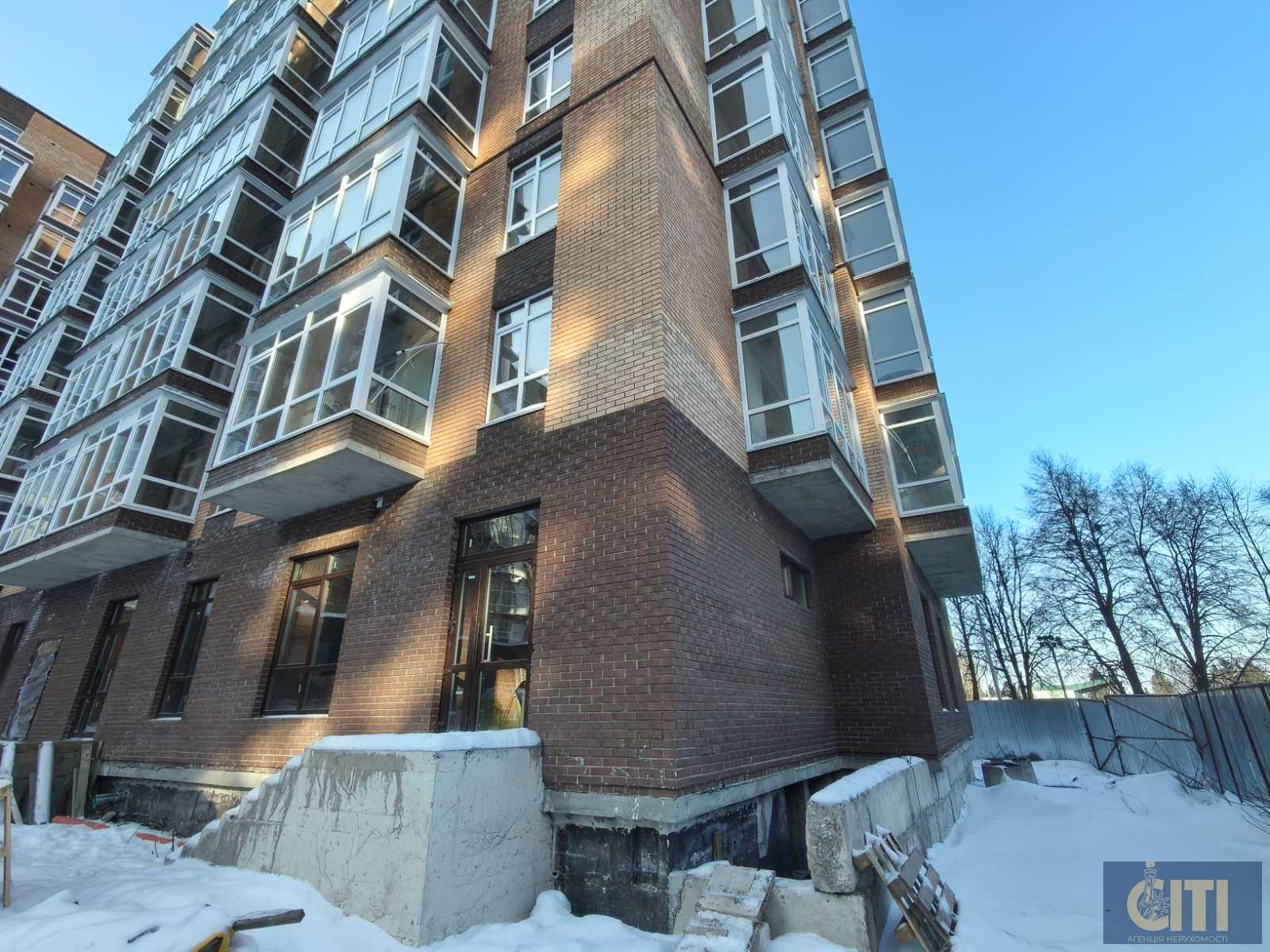 Продаж фасадного комерційного приміщення, 120 кв.м, район Малинського ринку