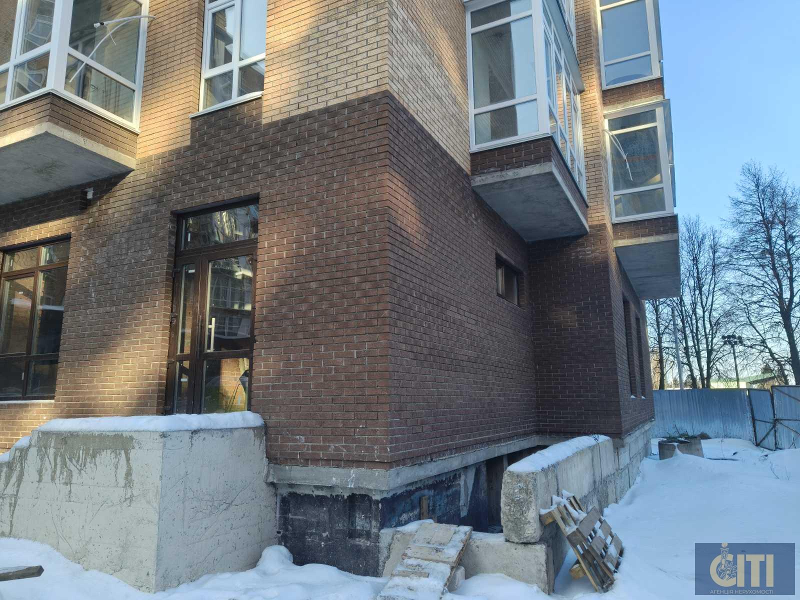 Продаж фасадного комерційного приміщення, 120 кв.м, район Малинського ринку