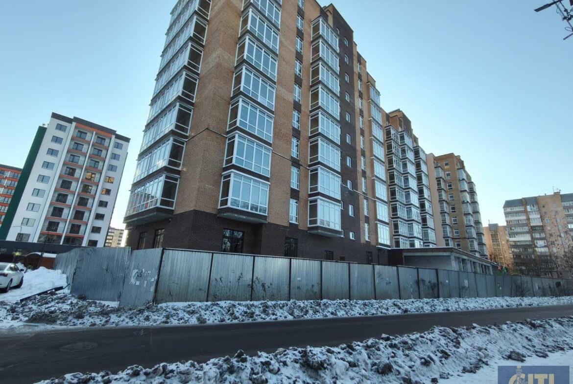 Продаж фасадного комерційного приміщення, 120 кв.м, район Малинського ринку