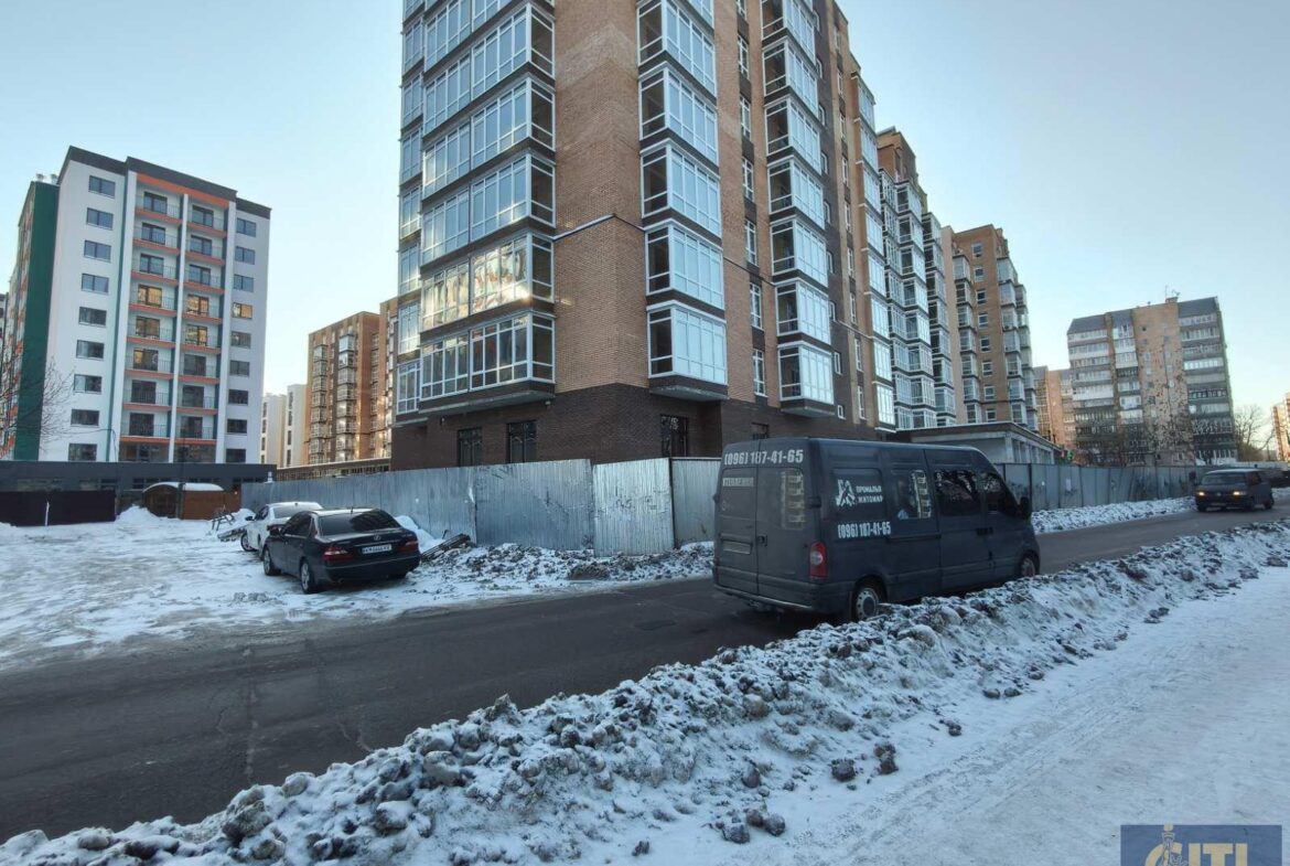 Продаж фасадного комерційного приміщення, 120 кв.м, район Малинського ринку