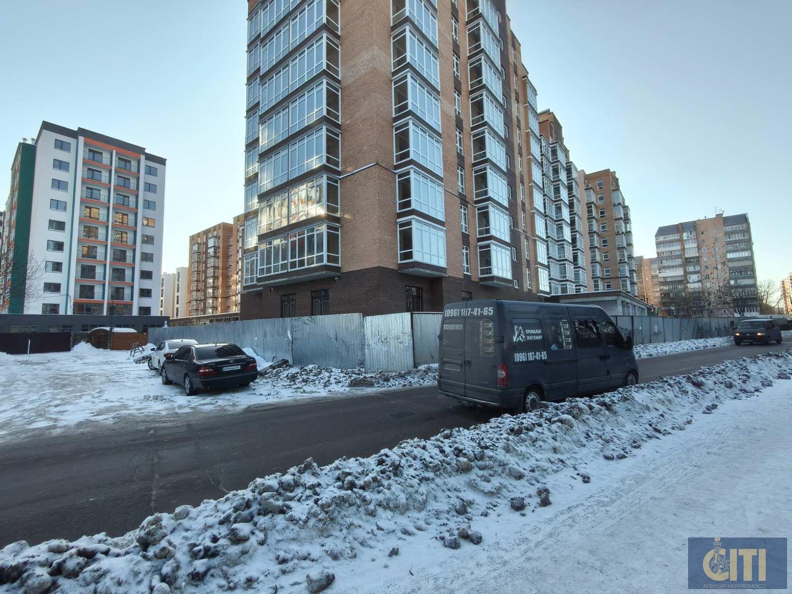 Продаж фасадного комерційного приміщення, 120 кв.м, район Малинського ринку