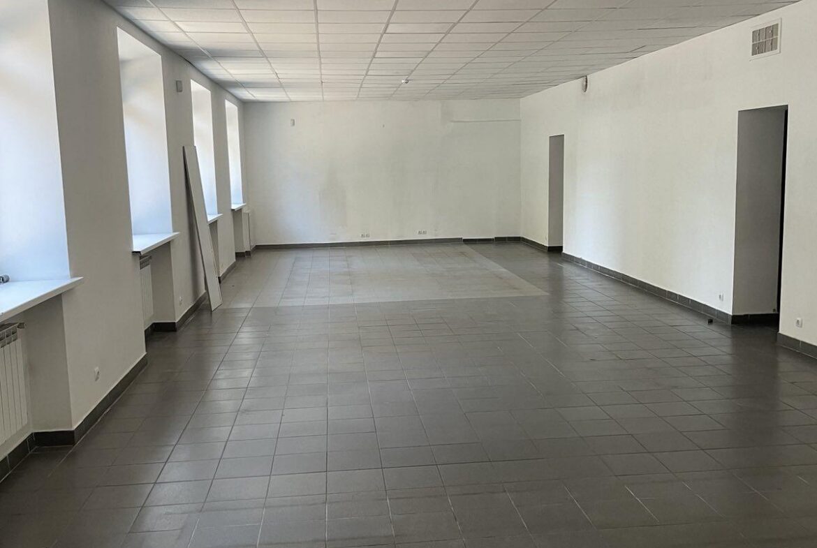 Оренда нежитлового приміщення в центрі загальною площею 155 кв.м. по вулиці Київській, район ЦУМу