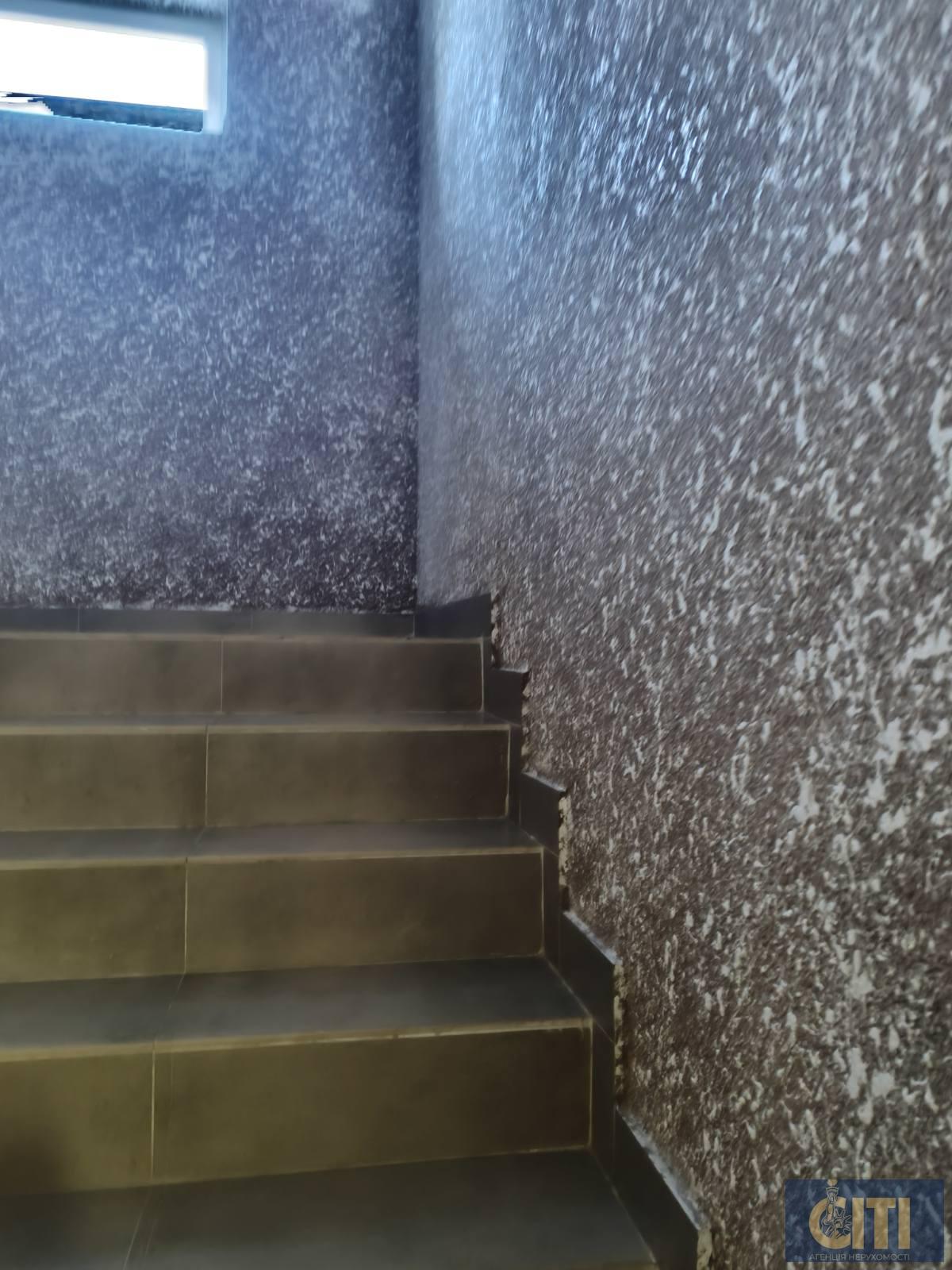 0-02-05-e243cfd69188754123b351b5c0980ed8f851544749e97f4aa0eaaaf91677d687_62ccca603674fa72 Продаж фасадного комерційного приміщення, 120 кв.м, район Малинського ринку