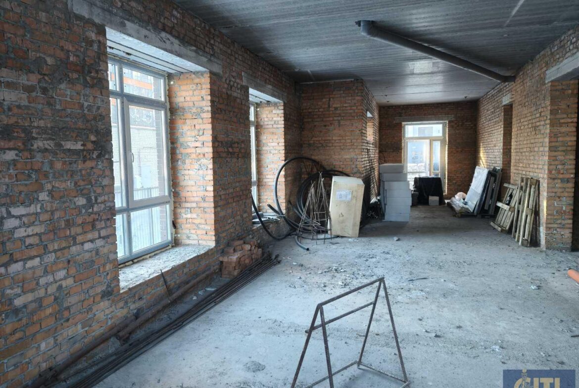 Продаж фасадного комерційного приміщення, 120 кв.м, район Малинського ринку