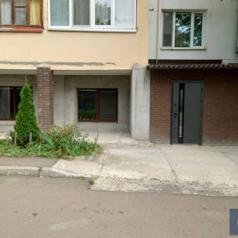 Продаж об’єкта під комерційну діяльність по вулиці Кибальчича, район «Польова», 63 м²