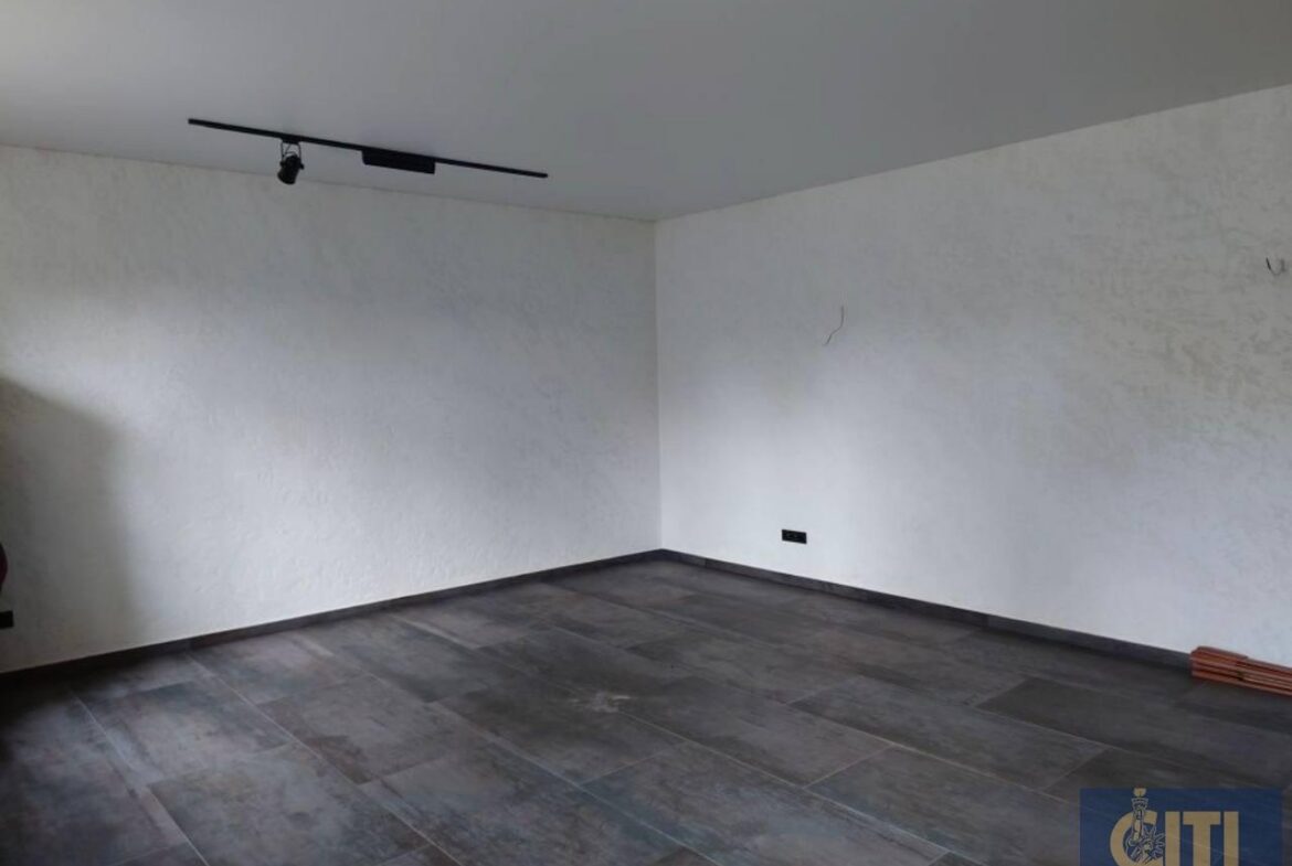 Продаж об’єкта під комерційну діяльність по вулиці Кибальчича, район «Польова», 63 м²